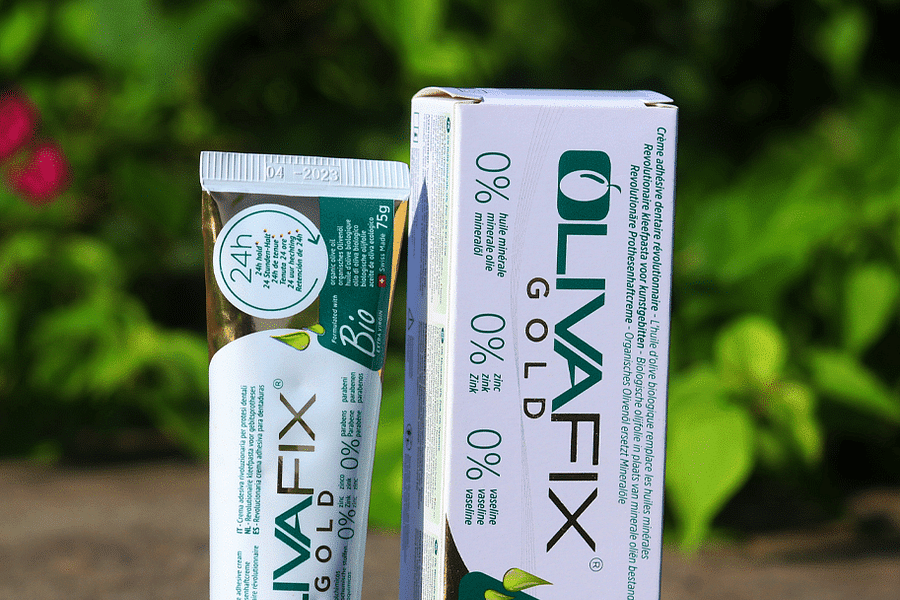 Petrolatum denture cream