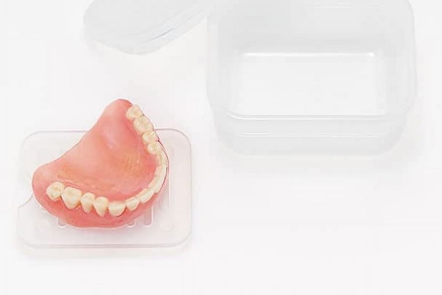 Silica denture cream