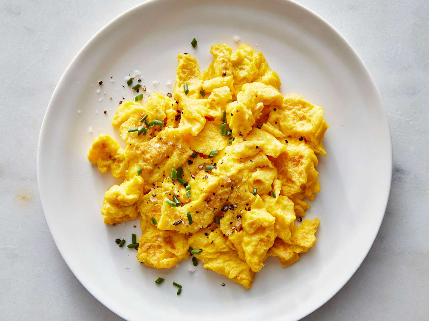 scrambled eggs on plate