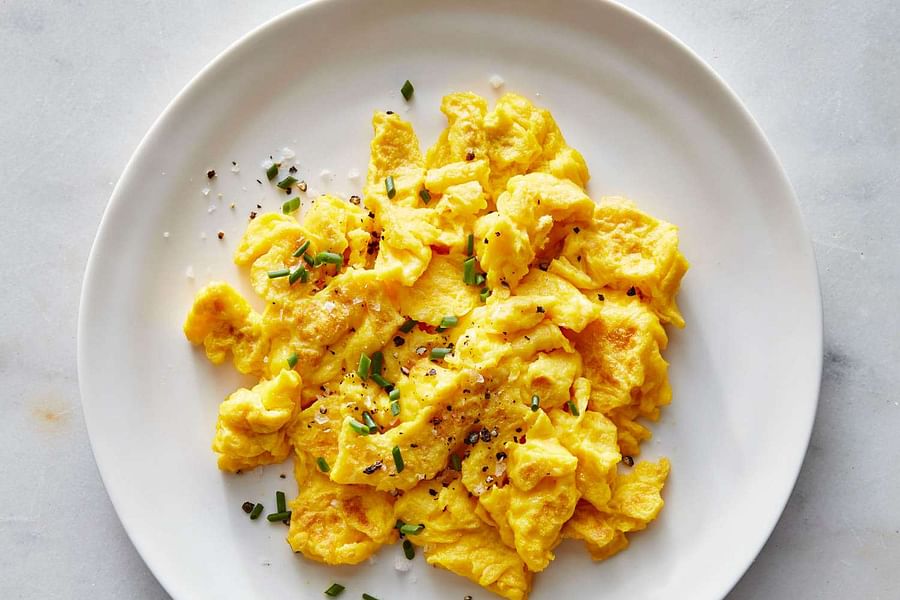 scrambled eggs on plate